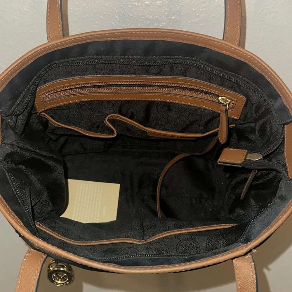 Michael Kors Shoulder Bag - Picture 2 of 2